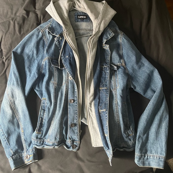 💙HEAVY DENIM JACKET WITH FAUX HOODIE/REMOVABLE SKULL PATCH BACK 💀 - Picture 1 of 4